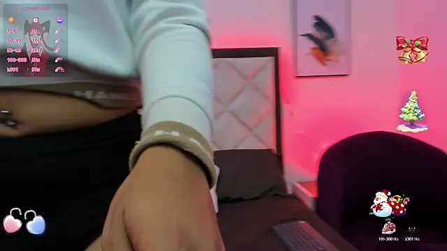 GeishaFoxx online show from December 18, 2025, 12:44 pm