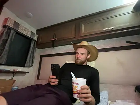 SparkledExtern online show from February 6, 2026, 3:22 am