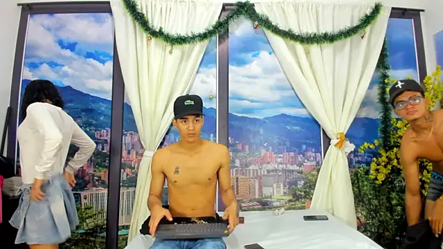 Snapshot of CandyAndMattew chatting on December 17, 2025, 12:33 pm CandyAndMattew online show from December 17, 2025, 12:33 pm