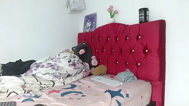 Cristal Very Dirty online show from December 18, 2025, 5:13 am