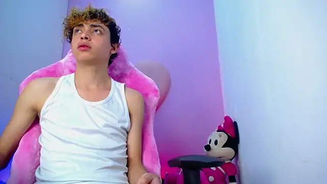 Franyerr  online show from December 15, 2025, 8:46 pm