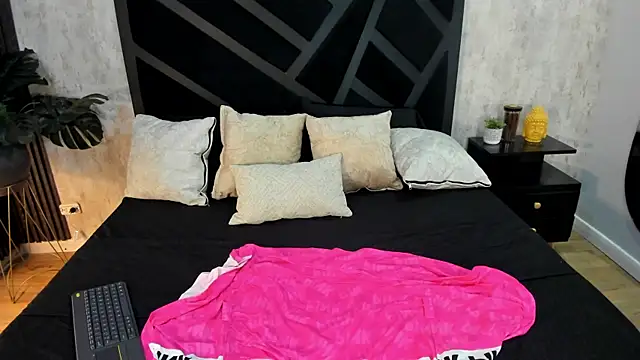 Alanis Garnier  online show from July 23, 2026, 12:58 pm