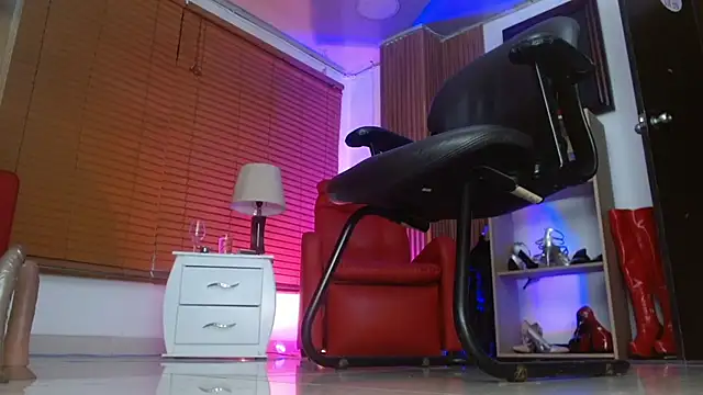 paola xm online show from April 10, 2026, 10:09 am