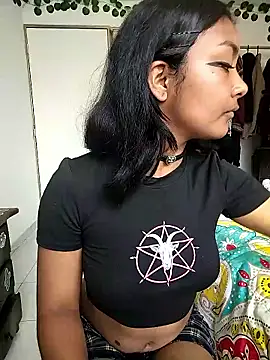 Snapshot of Luna_6 chatting on January 7, 2026, 6:10 pm Luna 6 online show from January 7, 2026, 6:10 pm