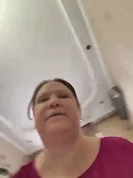 -Queen- online show from March 2, 2026, 6:03 am