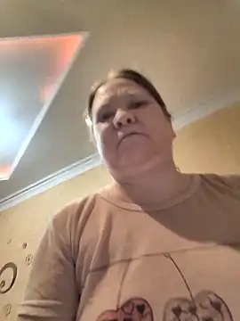 -Queen- online show from March 3, 2026, 5:19 pm