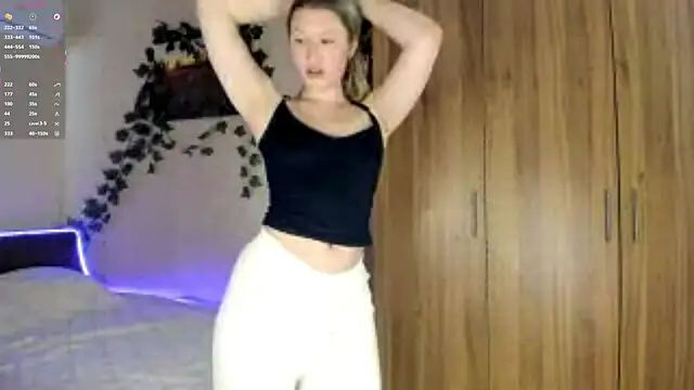 Snapshot of SkyeDavis chatting on May 29, 2026, 2:04 pm SkyeDavis online show from May 29, 2026, 2:04 pm