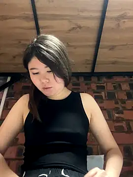 Snapshot of Sarah2127 chatting on December 15, 2025, 11:03 am Sarah2127 online show from December 15, 2025, 11:03 am