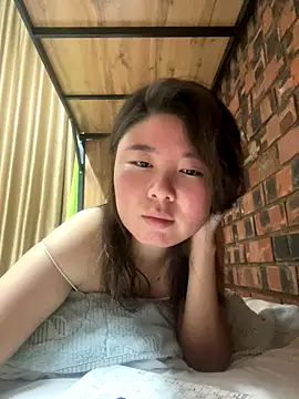 Snapshot of Sarah2127 chatting on December 16, 2025, 10:37 pm Sarah2127 online show from December 16, 2025, 10:37 pm