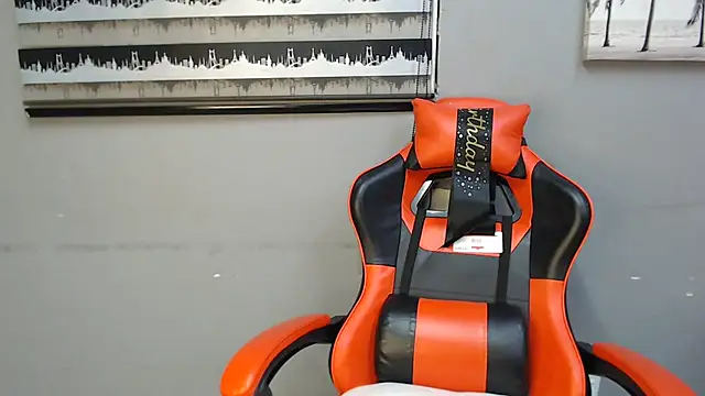 JANIELEE8x online show from December 18, 2025, 4:35 pm