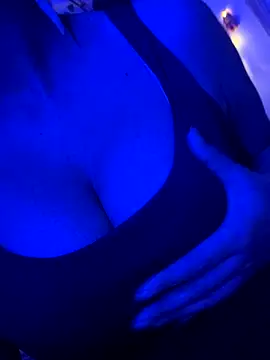 Raatkirani09 online show from December 14, 2025, 8:13 pm