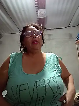 Snapshot of ladyBea11 chatting on June 2, 2026, 10:56 pm ladyBea11 online show from June 2, 2026, 10:56 pm