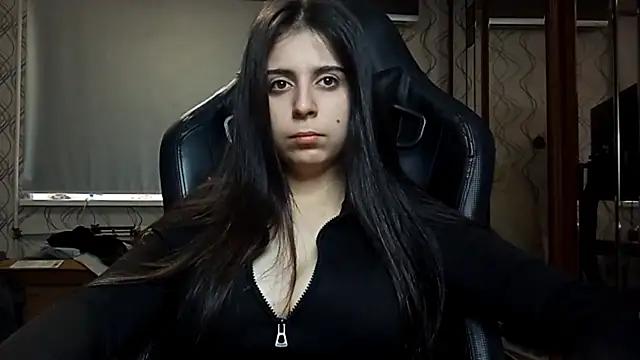 WaltraudPattie online show from February 10, 2026, 12:15 am