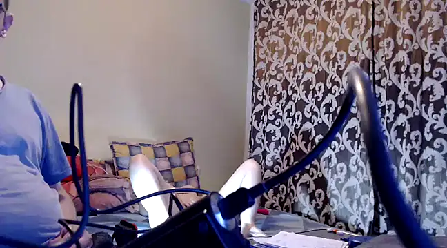 yunis32 online show from January 21, 2025, 5:30 pm