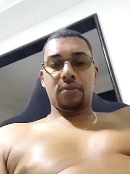 Reis001122 online show from June 27, 2026, 4:39 am