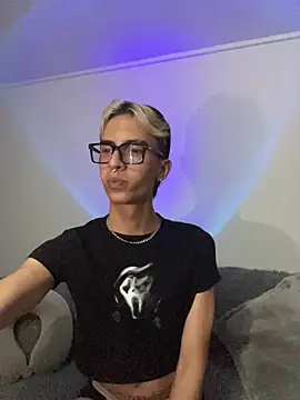 Snapshot of Dracco_Velour_ chatting on February 19, 2026, 5:25 am Dracco Velour online show from February 19, 2026, 5:25 am