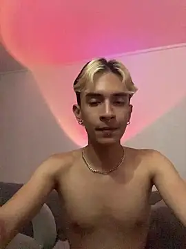 Snapshot of Dracco_Velour_ chatting on March 1, 2026, 7:38 pm Dracco Velour online show from March 1, 2026, 7:38 pm