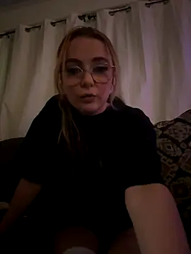 Snapshot of sugxrfox chatting on December 18, 2025, 6:52 am sugxrfox online show from December 18, 2025, 6:52 am