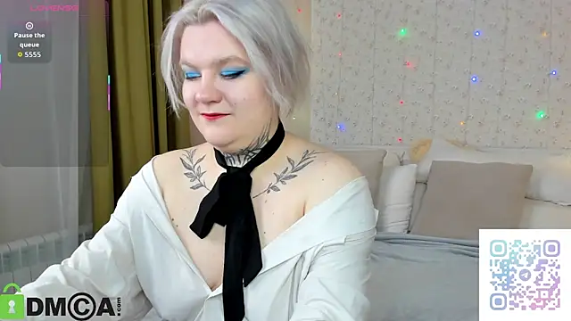 Snapshot of Mystiica chatting on January 15, 2026, 6:40 am Mystiica online show from January 15, 2026, 6:40 am