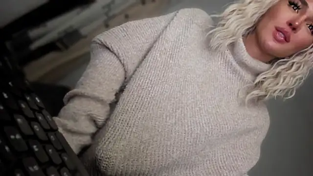 Snapshot of mxshemale_ladyboy chatting on October 31, 2025, 12:33 am mxshemale ladyboy online show from October 31, 2025, 12:33 am