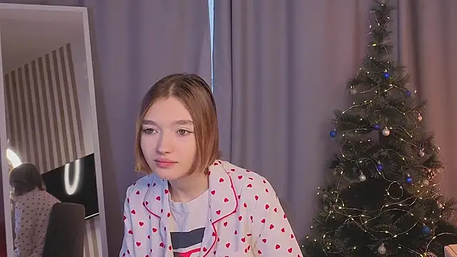 Snapshot of Leyla_crsh chatting on December 17, 2025, 5:35 am Leyla crsh online show from December 17, 2025, 5:35 am