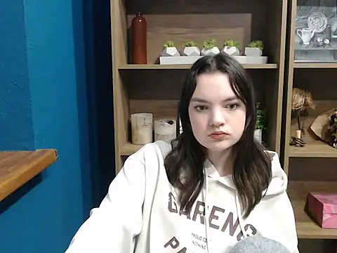 vwiann juls online show from December 19, 2025, 7:48 am