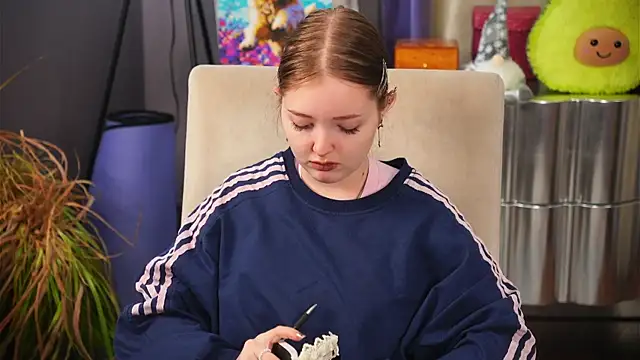 LucilaKeitel online show from December 19, 2025, 3:02 am