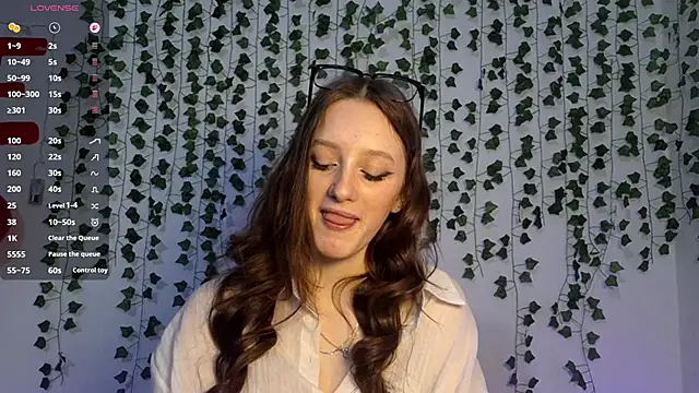 Snapshot of LisaBoddy chatting on February 15, 2026, 12:14 pm LisaBoddy online show from February 15, 2026, 12:14 pm