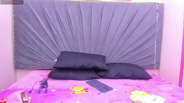 Snapshot of Saray-Hot- chatting on December 19, 2025, 1:40 pm Saray-Hot- online show from December 19, 2025, 1:40 pm