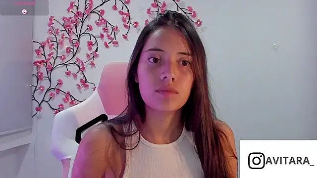 vanesita  online show from May 14, 2026, 1:01 am