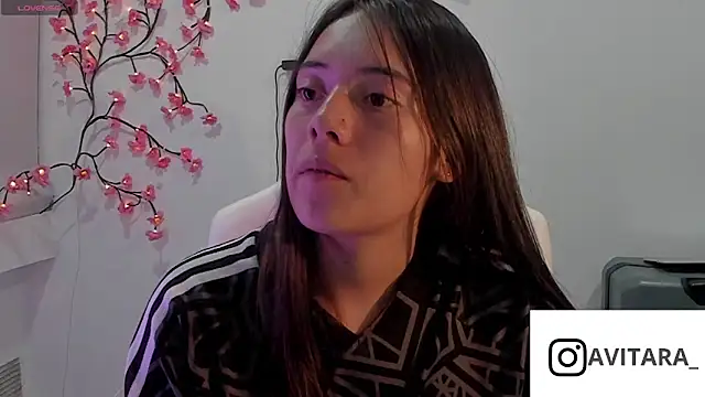 vanesita  online show from June 24, 2026, 11:48 pm