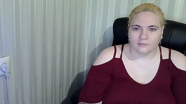 LissaLeon online show from December 17, 2025, 5:19 pm