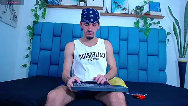 Snapshot of boy_Dirty_X chatting on December 17, 2025, 6:47 pm boy Dirty X online show from December 17, 2025, 6:47 pm