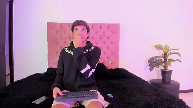 Snapshot of im_ralff chatting on January 16, 2026, 8:13 pm im ralff online show from January 16, 2026, 8:13 pm