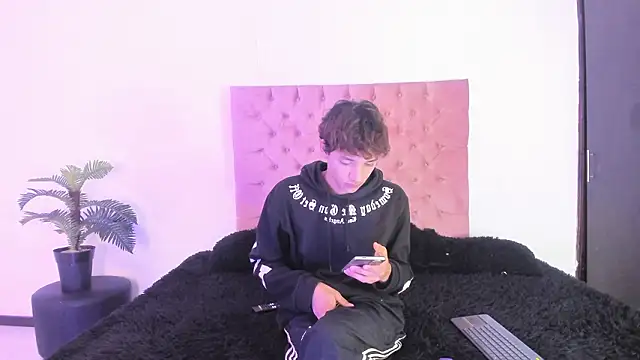 Snapshot of im_ralff chatting on January 18, 2026, 8:01 pm im ralff online show from January 18, 2026, 8:01 pm