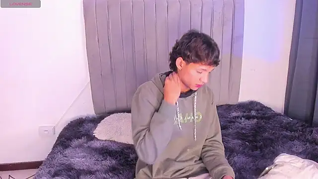 Snapshot of im_ralff chatting on February 16, 2026, 8:27 pm im ralff online show from February 16, 2026, 8:27 pm