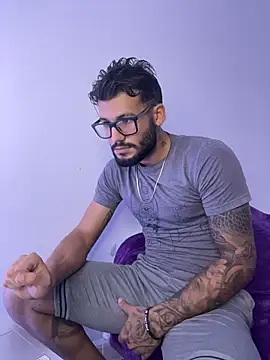 Snapshot of thedragonboyxxx chatting on December 18, 2025, 3:56 am thedragonboyxxx online show from December 18, 2025, 3:56 am