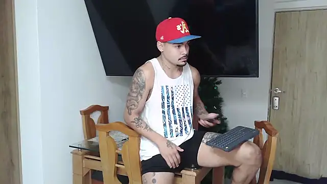 Christian jh bigcock online show from December 17, 2025, 4:46 pm