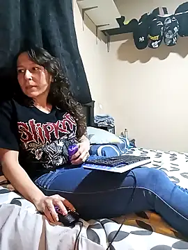 Snapshot of riquimona chatting on February 2, 2026, 11:47 pm riquimona online show from February 2, 2026, 11:47 pm