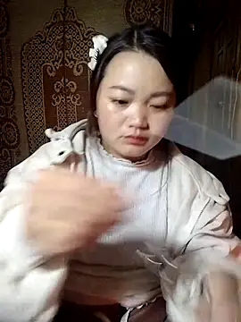 miluxa online show from December 18, 2025, 2:17 am