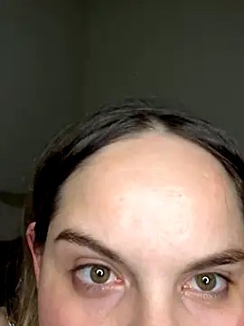 Xowallyxo online show from December 19, 2025, 9:49 am