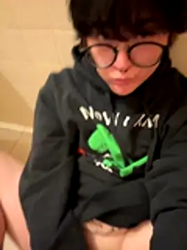 incubus76 online show from December 17, 2025, 5:52 pm