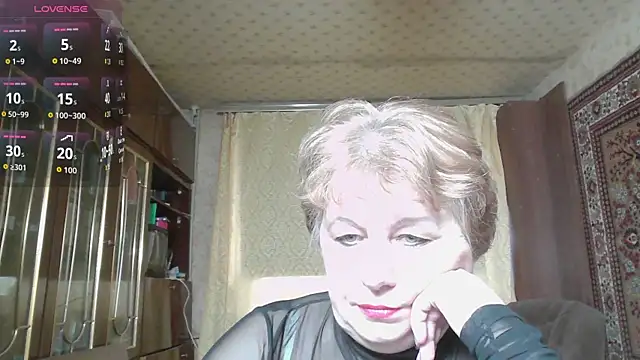 Snapshot of Casey_peach chatting on April 1, 2026, 4:02 am Casey peach online show from April 1, 2026, 4:02 am