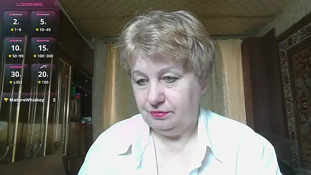 Snapshot of Casey_peach chatting on April 8, 2026, 6:13 am Casey peach online show from April 8, 2026, 6:13 am