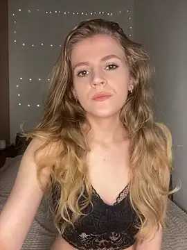 Snapshot of AmilenA chatting on January 13, 2026, 9:09 pm AmilenA online show from January 13, 2026, 9:09 pm