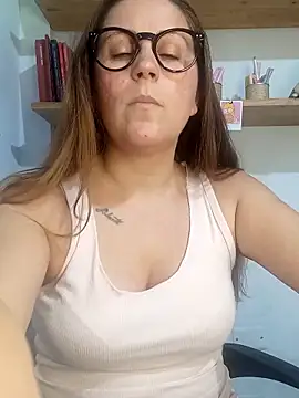 Snapshot of SofiEsteves chatting on February 17, 2026, 5:41 pm SofiEsteves online show from February 17, 2026, 5:41 pm