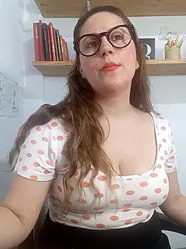 SofiEsteves online show from May 6, 2026, 2:00 pm