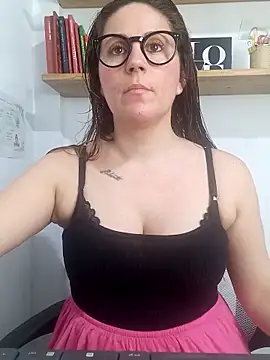 SofiEsteves online show from May 7, 2026, 4:12 pm