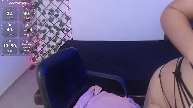 Snapshot of latin_mommy_ chatting on December 20, 2025, 1:40 pm latin mommy online show from December 20, 2025, 1:40 pm