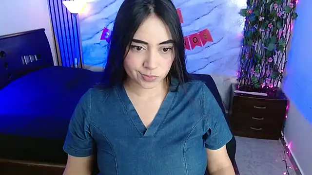 Snapshot of latin_mommy_ chatting on February 21, 2026, 2:07 pm latin mommy online show from February 21, 2026, 2:07 pm